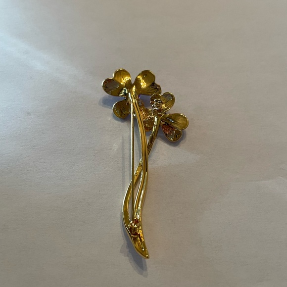 Cascade flower pin - Picture 3 of 3